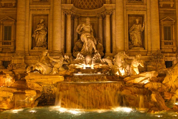 Fontana de Trevi en la noche (HDR ) — Foto de Stock