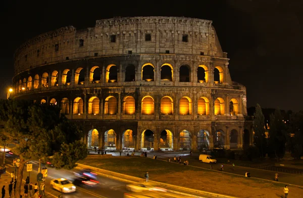 Colosseum per nacht — Stockfoto