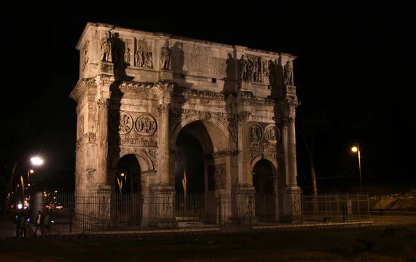 Constantinus'un arch, gece — Stok fotoğraf