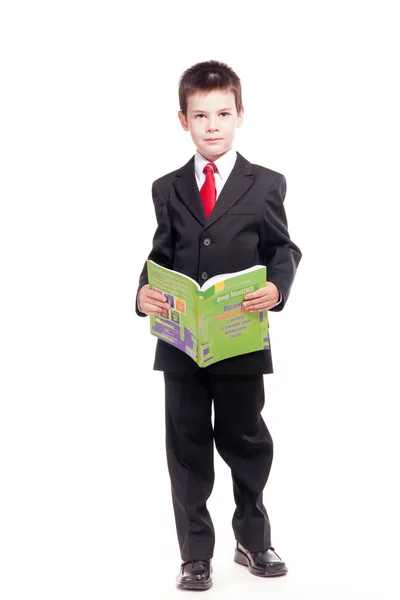 Мальчик в официальном дресс-коде с книгой — стоковое фото
