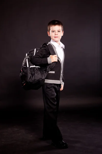 Мальчик в официальном дресс-коде — стоковое фото