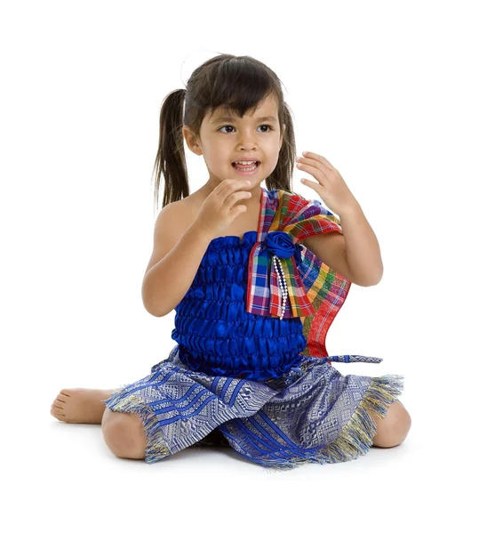 Niedliche Mädchen in traditionellen asiatischen Kleidern — Stockfoto