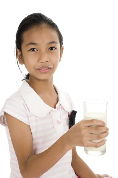 Malusieńki ze szklanką mleka — Zdjęcie stockowe