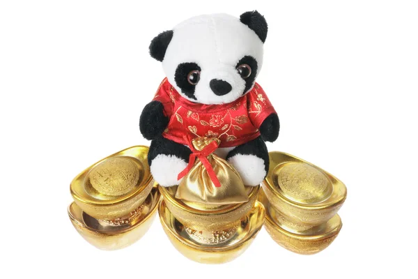 Игрушечная панда и золотые слитки — стоковое фото