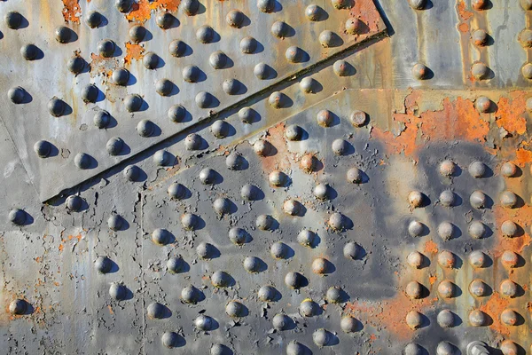Vecchi rivetti arrugginiti sul ponte d'acciaio — Foto Stock