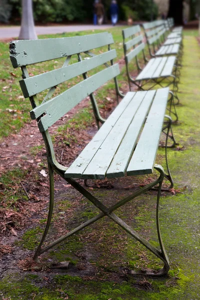 Beaucoup de benchs d'affilée — Photo
