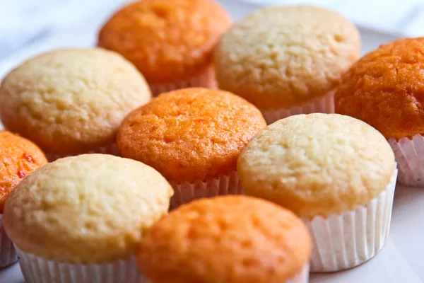 Oranžové a vanilkový cupcakes Royalty Free Stock Fotografie