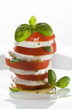 Caprese salatası