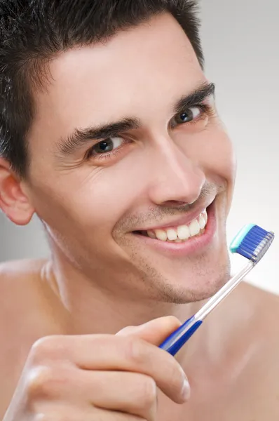 Brushing teeth — Stock Photo, Image