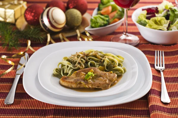 Meat with pasta — Stock Photo, Image