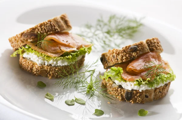 Sándwich de salmón — Stockfoto