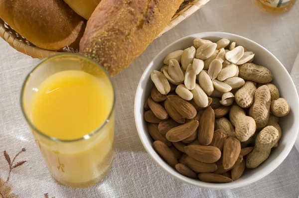 Nuts and juice — Stock Photo, Image