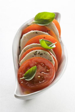 Caprese salatası