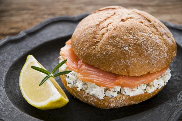 Sandwich de salmón —  Fotos de Stock
