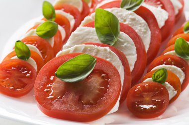 Caprese salatası