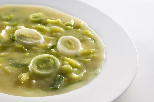 Суп цибулю-порей — стокове фото