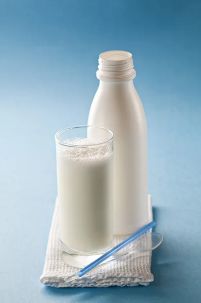 Färsk mjölk — Stockfoto