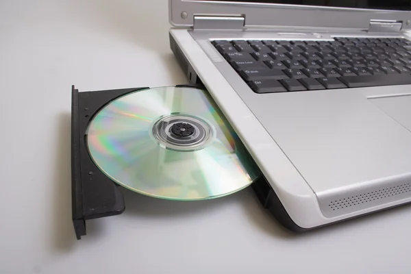 Laptop and the disk — Stock Photo, Image