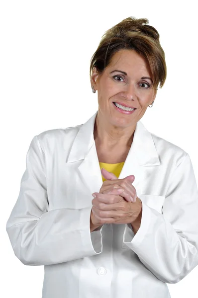 Femme attrayante portant un manteau de laboratoire — Photo