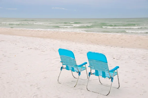 Cadeiras na praia — Fotografia de Stock