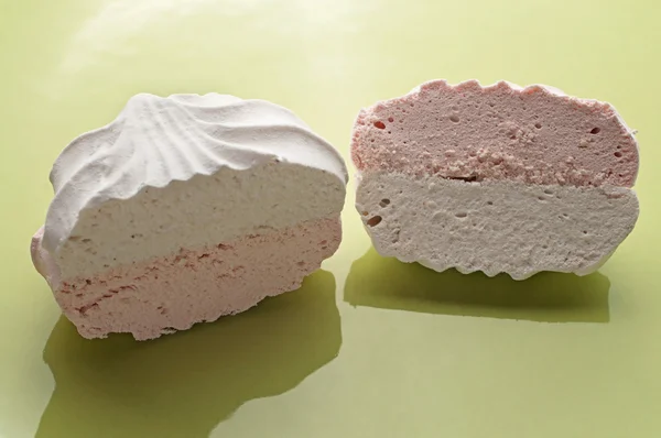 Il marshmallow taglia su due metà Fotografia Stock