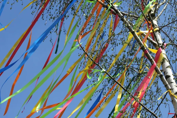 bahar bayramı çiçekli direği