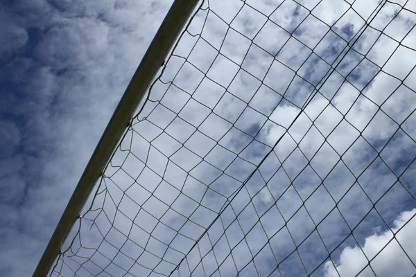 Rete di calcio nuvola obiettivo — Foto Stock
