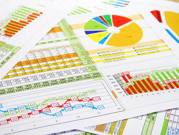 Relatório de vendas colorido em dígitos, gráficos e gráficos Fotos De Bancos De Imagens