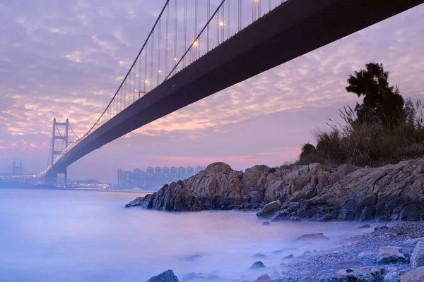 Brücke bei Sonnenuntergang, Tsing ma bridge — Stockfoto