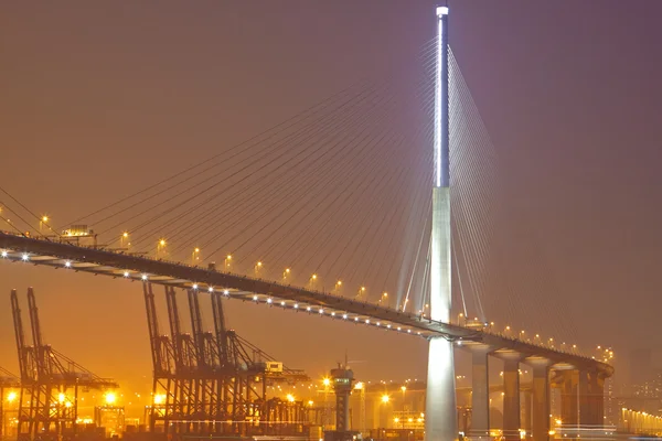 Δοχείο τερματικό και λιθοξόος γέφυρα στο Χονγκ Κονγκ — Φωτογραφία Αρχείου