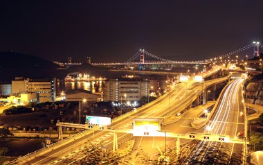 Gece sahnelerinde Karayolu Köprüsü hong Kong.