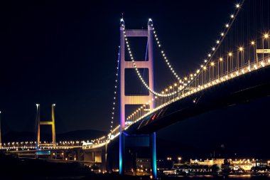 gece hong Kong'daki Tsing ma bridge