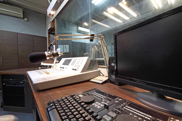 Kontrol panelinde bir radyo stüdyosu — Stok fotoğraf