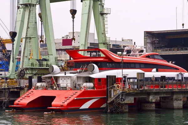 Catamaran ferry in maintain harbor — ストック写真