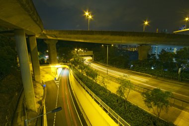 çevre yolu trafiği, gece ile modern kentsel şehir