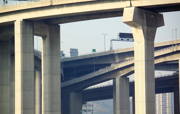Pijlers van viaduct — Stockfoto