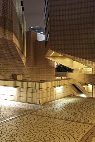 Edifício moderno à noite — Fotografia de Stock