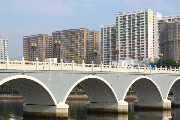 Арка моста в центрі міста Азії, Сполучені Штати Америки — стокове фото