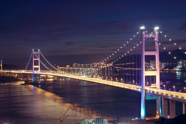 hong Kong'daki tsing ma bridge güzel gece manzaraları.