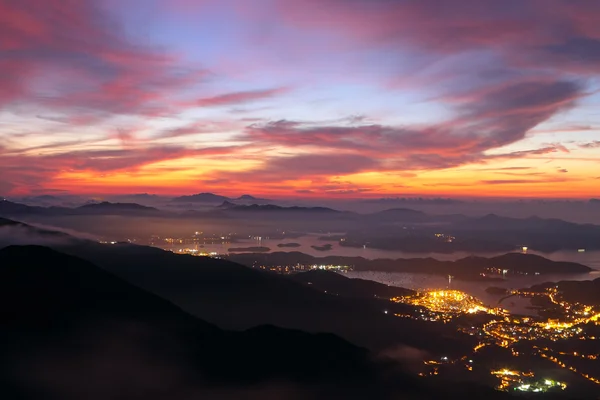 山の中の夕日 — ストック写真
