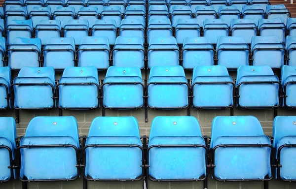 Blauwe zetels op stadion — Stockfoto