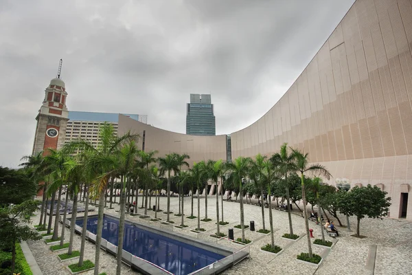 Hong kong üzerinde gökyüzü kültür merkezi mimari yapısı — Stok fotoğraf