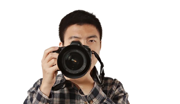 Чоловічий фотограф тримає камеру — стокове фото