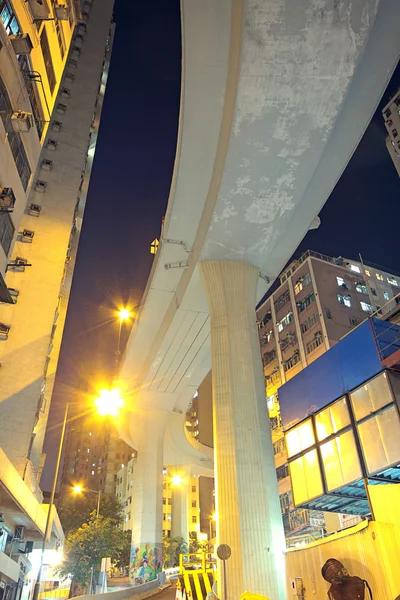 Şehir merkezinde yüksek trafik Köprüsü — Stok fotoğraf