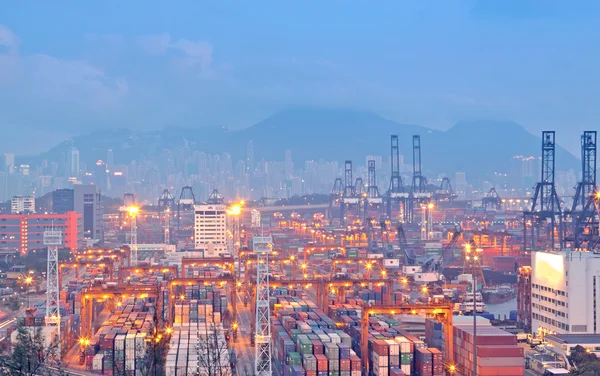 Гонконгский контейнерный пирс — стоковое фото