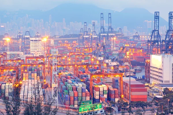 Гонконгский контейнерный пирс — стоковое фото