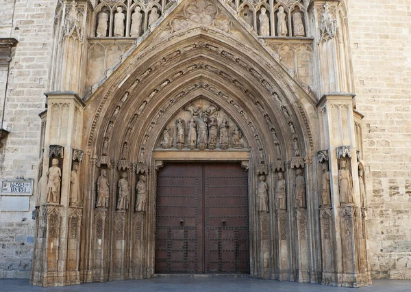 Задний вход в собор Святого Валенсии — стоковое фото