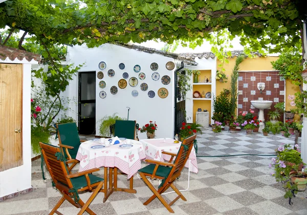 典型的なスペイン語の中庭 — ストック写真