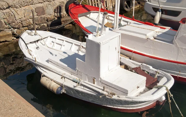 Vecchia barca da pesca spagnola in legno — Foto Stock