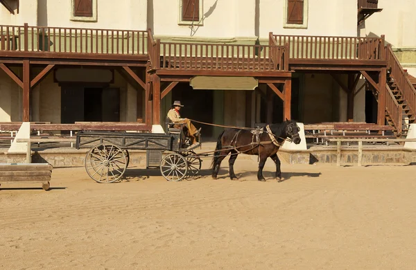 Kowboj jazdy wagon w zestawie mini hollywood film — Zdjęcie stockowe